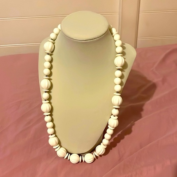 Jewelry - Vintage genuine Lucite melon beads with gold beads.